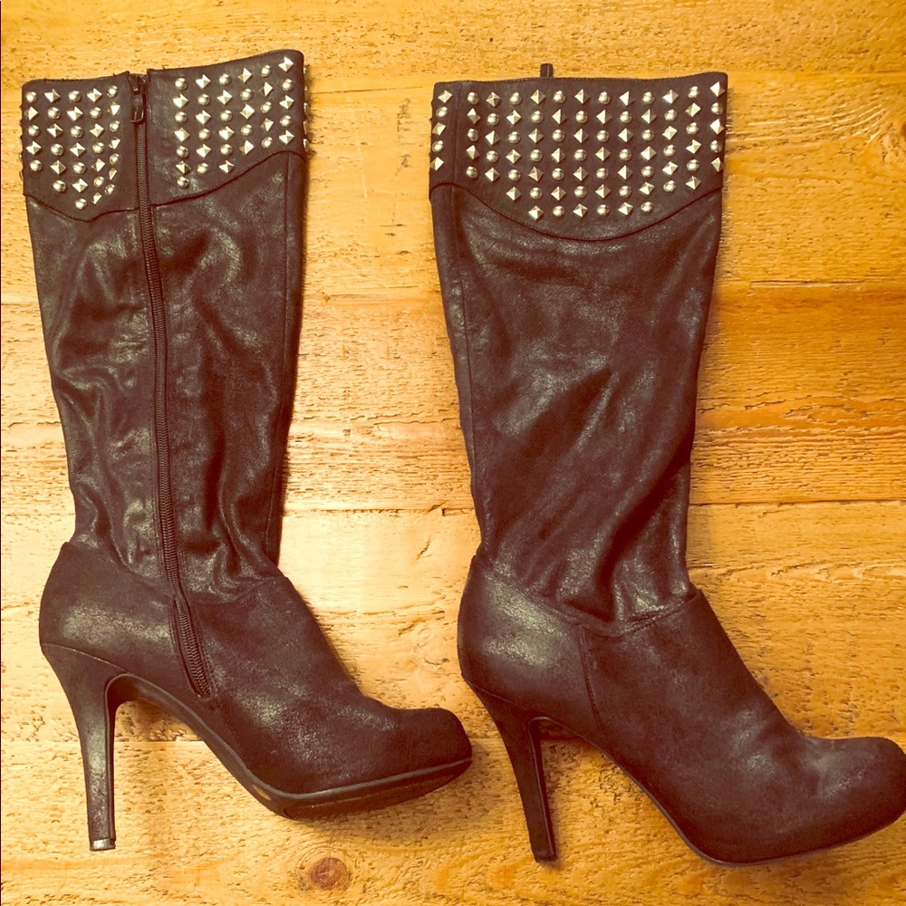 BCBG boots